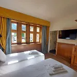 Hotel Hotel-restaurant Le Manoir De Montesquiou 3*