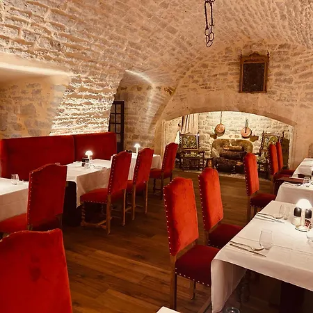 Hotel Hotel-restaurant Le Manoir De Montesquiou 3*