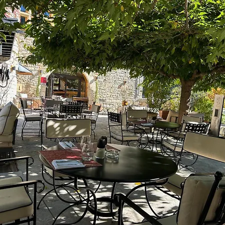 Hotel-restaurant Le Manoir De Montesquiou 3*
